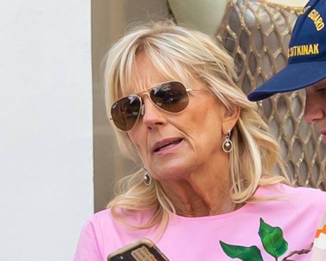 dreamstime_crop_250431284