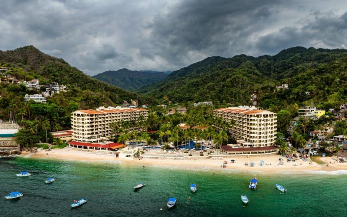 3 Women Found Dead at Popular Tourist Resort (mexico resort dreamstime_s_401099044)