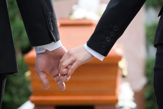 Girl, 15, Awakens During Own Funeral (wooden casket dreamstime_s_30996601)